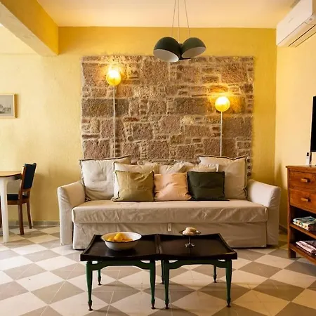 Ayvalık Merkezde Bahçe Kullanımlı Ayvalı