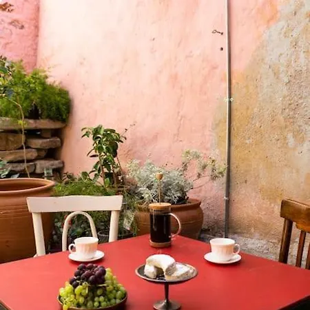 Ayvalık Merkezde Bahçe Kullanımlı Ayvalı